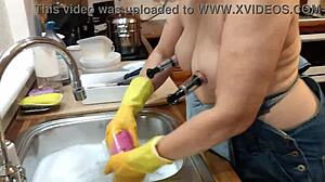 嘿，在家和我的性感主妇度过另一个轻松的一天