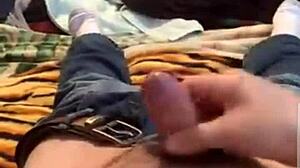 Travesti Ayudando A Amiguito A Que Bote Su Lechita