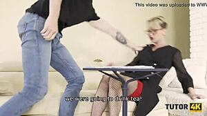 家伙骗老教授猛钉骚屄