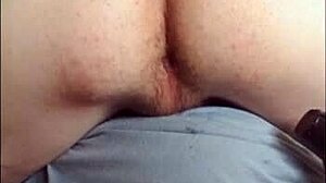 Boy putinha se arrombou com frasco de shampoo!