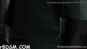 奴隶用玩具手铐感受极致羞辱