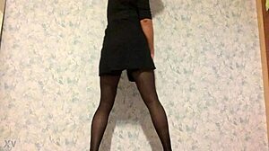 Watch the shemale dancing in stockings!