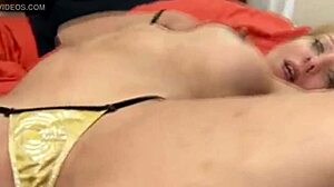 flaming hot cunt with juicy pussy lips 😏