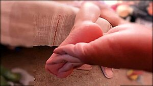 sorprendo a mi ex marido desnuda sin bragas y abierta de piernas