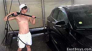 Straight Czech bodybuilder gets wild summer handjob from twink