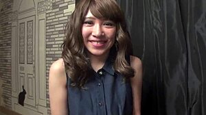 Japanese Akane Maruyama Suddenly Shows Off for Mutual Handjob Thrill