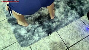 痴迷不戴套操我曲线继女。她性感屁股在脏动作中让我疯狂。