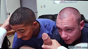 直男18+无裤星期五出演Gay片