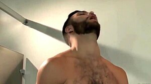 bombeiro hidraulico fudendo no banheiro do bar, big cock anal