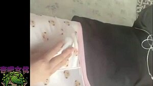 Qing Teng Mei Mei Awakens Horny During Nap, Eats Boyfriend's Dick and Jerks It Hard