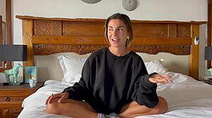 Hey, wanna learn rimming tricks with Roxy Fox?