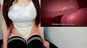 日本可爱女孩在火车上撩裙挑逗