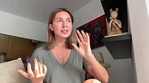 Teacher Roxy Fox shows pussy licking tricks!