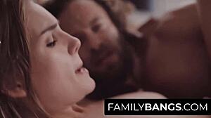 Familybangs Com ⭐ 瘦女孩娜塔莉奈特诱惑继父布拉德纽曼秘密恋情