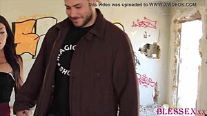 homeless man gives blowjob to girl on the street 😳