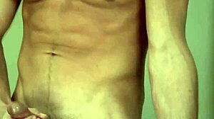 直男猛撸爆射高潮！