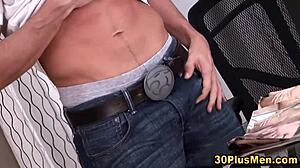 直男猛撸爆射高潮！