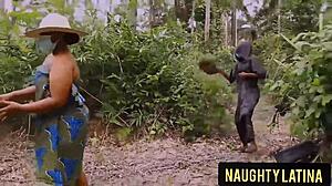 毛茸茸硬核动作，房东老婆沉迷狗爬式性爱