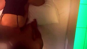 o prazer de dividir esposa com amigo?