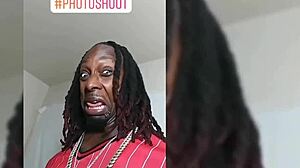 嘿，男脱衣舞者不是同性恋，他们只是有动作...对吧？