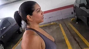 I’m dripping sweat at the gym, gifting my sweaty panties post-workout!