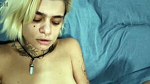 Meu Marido Viajou e Eu Me Masturbei Sozinha Até Gozar