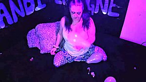 Cute milf Kandi Laigne pops balloons in homemade fetish fun