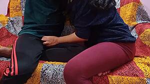 诱惑邻居老婆在阳台上粗暴做爱