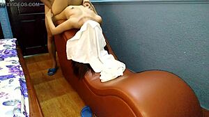 业余越南情侣在汽车旅馆享受自制性爱