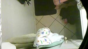 朋友老婆的隐藏摄像头 😏