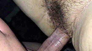 丰满MILF高潮时大声尖叫，我内射完毕