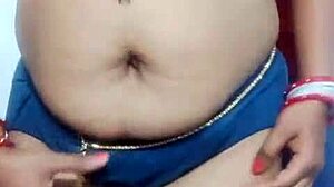 साड़ी में भाभी को देखकर आज चूत चाटने का मन है।