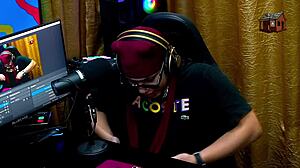 Kiara Blay Gostou Muito Dos Brinquedos Do Estúdio Quase Colocou Dentro Da Buceta - Podcast Púpum No Barraco - Completo No Sheer Red