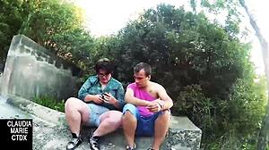 在沟渠里操，不在乎别的，只想把鸡巴插进那个肥逼