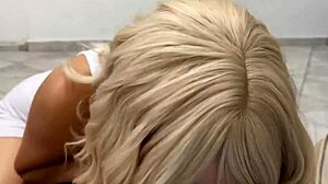 madrastra shows hijastro twerking, moving ass!