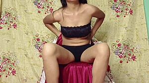 Amateurs Engage In Group Pussy Fingering Session