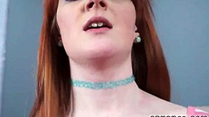 我看到继父帮助爸爸伴侣度过安慰亲密时刻