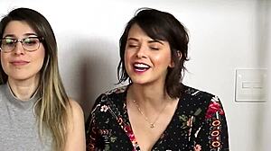 轻松给女人舔逼口交不紧张！