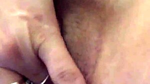 紧致小穴被震动棒狠狠玩弄！