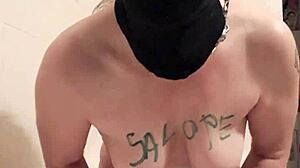 esclave f masturbating in autoseance with uro tags