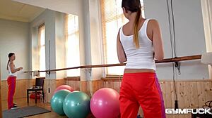 Wow, Taylor Sands, you're a gym freak! How do you fuck your pussy with jump rope handles?