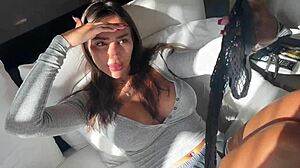 嘿，我的继叔里科在POV中乞求舔屁股...想看吗？😜