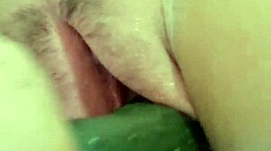 饥渴宝贝爱上粗黄瓜玩具