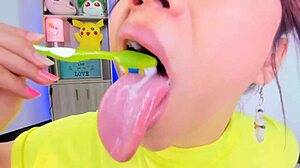 lila jordan brushes her teeth with tongue and spitting in this webcam fetish.