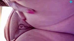 Close-Up View Of Slutty Milf Amateur Masturbating Her Pussy
