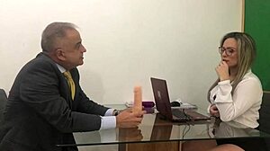 reunião com diretor acabou em gozada na boca