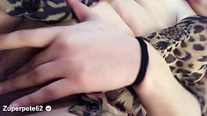 Mira mi mini tanga amor y mi gran culo, soy crystal y estoy cachonda