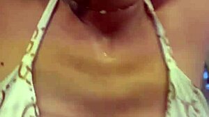 Eu na academia suei tanto mais tanto que minha buceta ficou encharcada fiquei com muito tesão nesse momento escorria pelas pernas