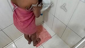 Encontrei Minha Puta no Banheiro Pedindo Ver Meu Pau
