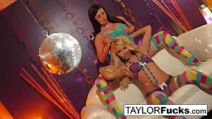 Hot 70s Sluts Finger Cunts!